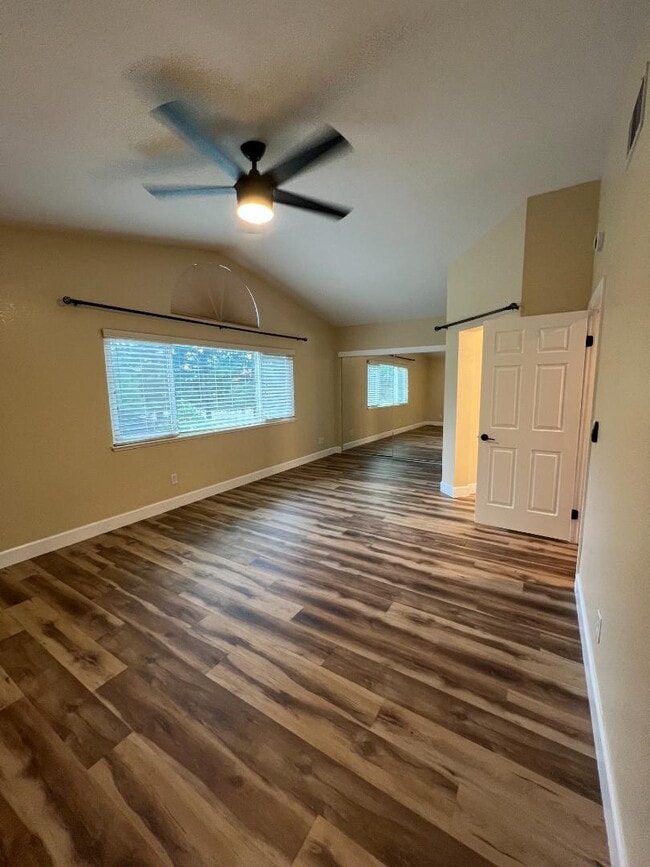 Building Photo - 827 Notre Dame Dr