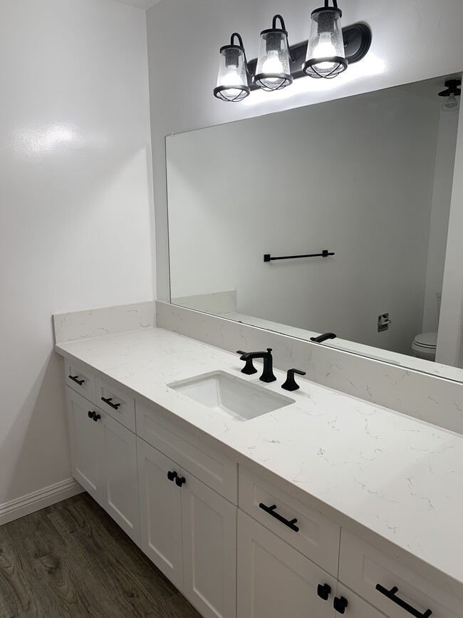 Master Bathroom - Tub - 1841 N Fuller Ave