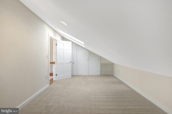 Building Photo - 2031 Hillside Dr