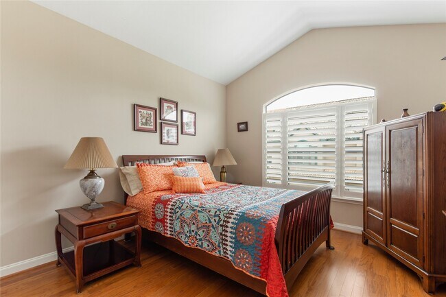 Building Photo - 457 Mariners Dr