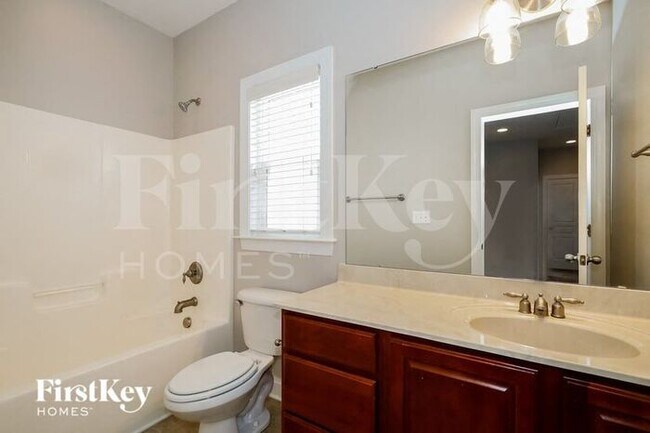 Building Photo - 3040 Scottcrest Way
