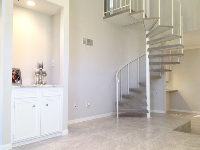 Building Photo - 5515 Strack Rd