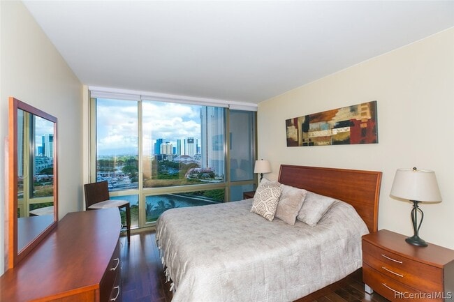 Building Photo - 1551 Ala Wai Blvd