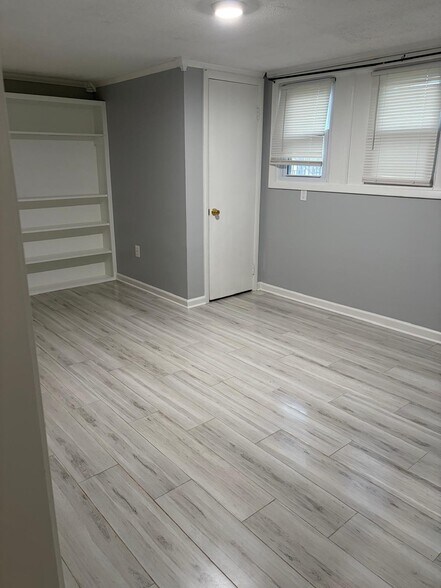 Building Photo - 13430 Pinetree Dr