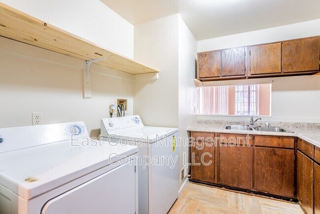 Building Photo - 1502 E Baltimore St