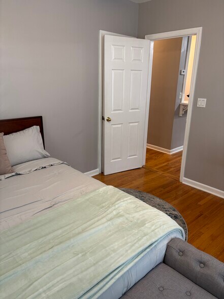 Building Photo - 9706 Metropolitan Ave