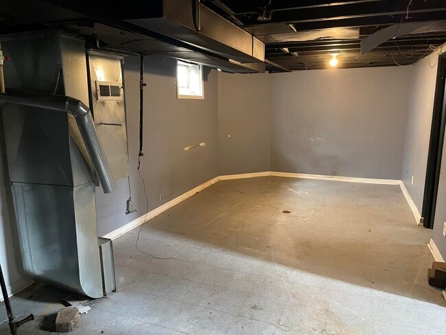 Building Photo - 18230 Mansfield St