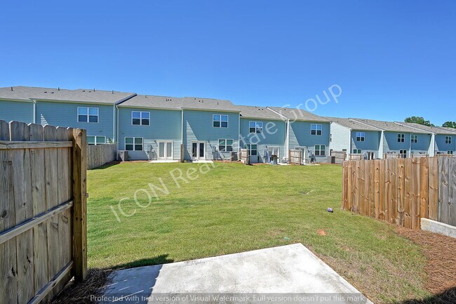 Building Photo - 3/2.5 Townhouse close to 41 and downtown