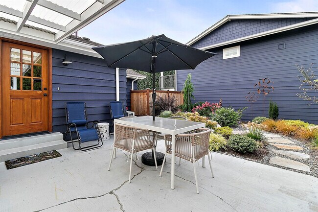 Building Photo - 5717 N 18th St