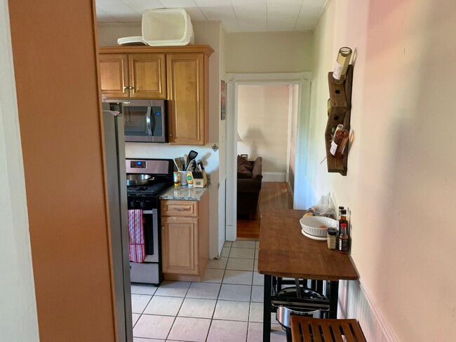 Building Photo - Huge 5 bed In Davis Square