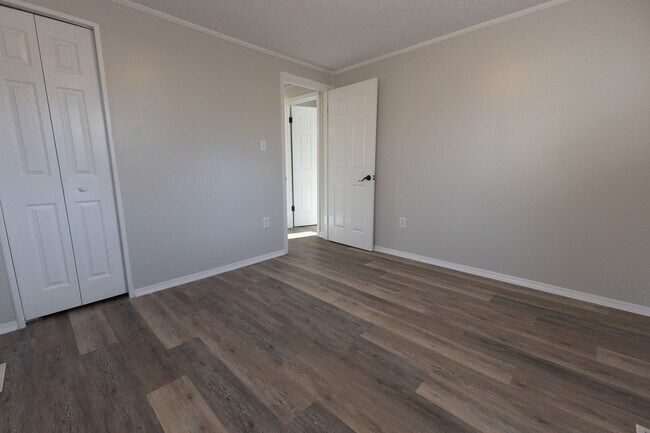 Building Photo - One Level Single Family Home in Madison He...