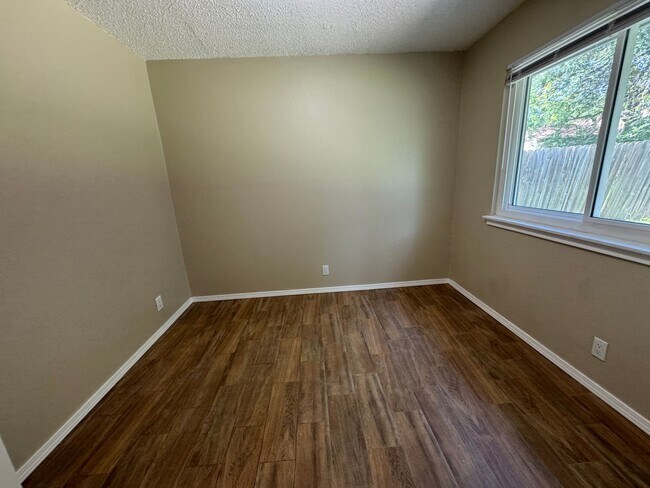 Building Photo - 10138 Inridge