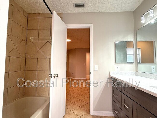 Building Photo - 1412 High Knoll Dr