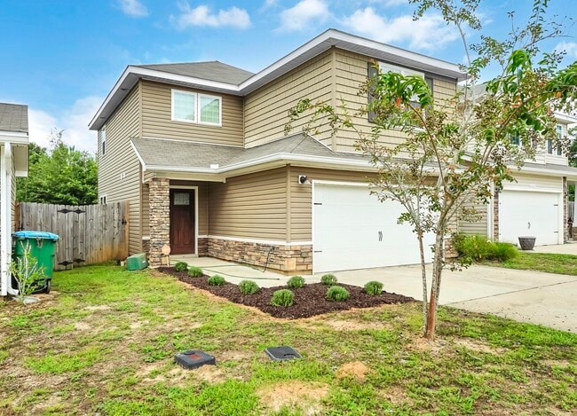 Building Photo - 220 Wainwright Dr