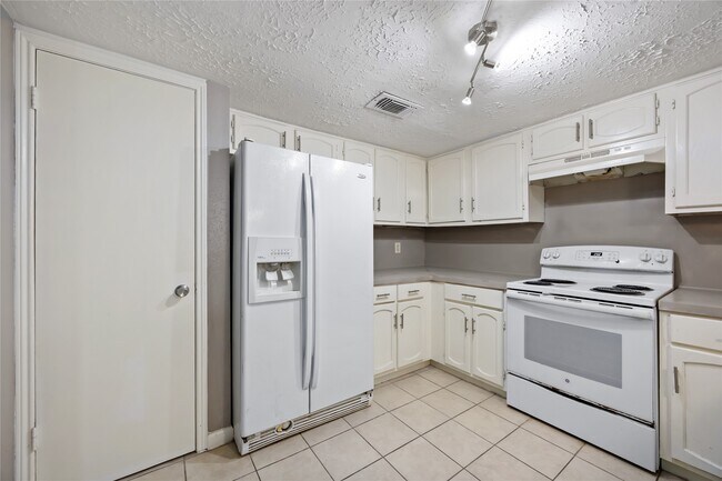 Building Photo - 12238 Wild Pine Dr