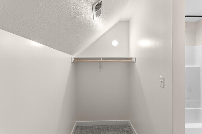 Building Photo - 2908 GENESIS Dr