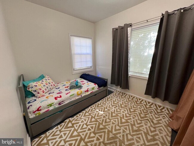 Building Photo - 710 Garfield Ave