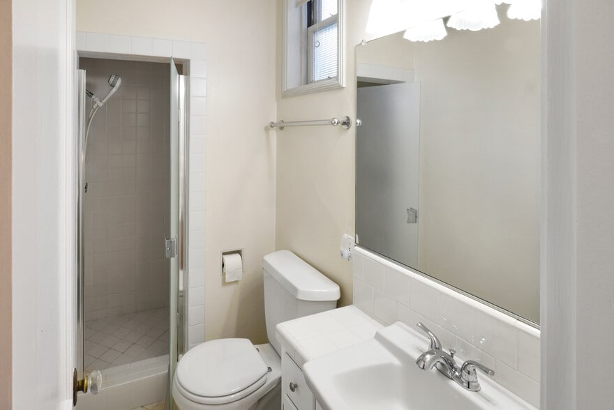 Bath - 9 Alta Ave