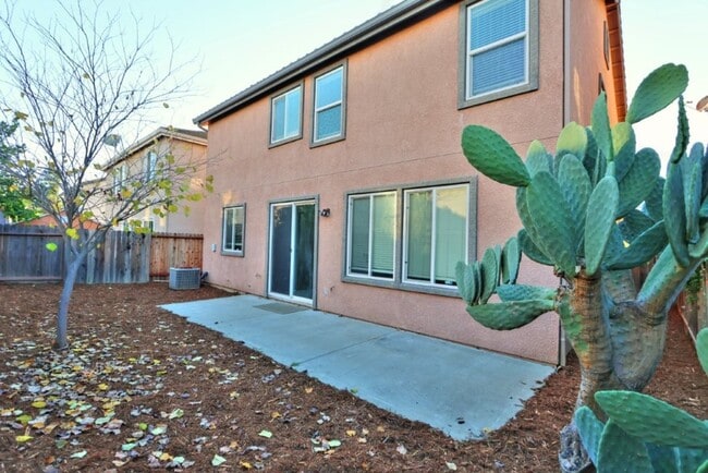 Building Photo - Beautiful 4 Bed 3 full bath Natomas Home!!