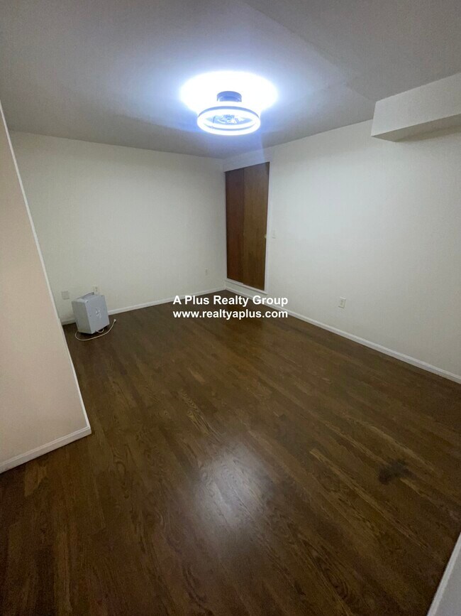 Building Photo - 842 South St