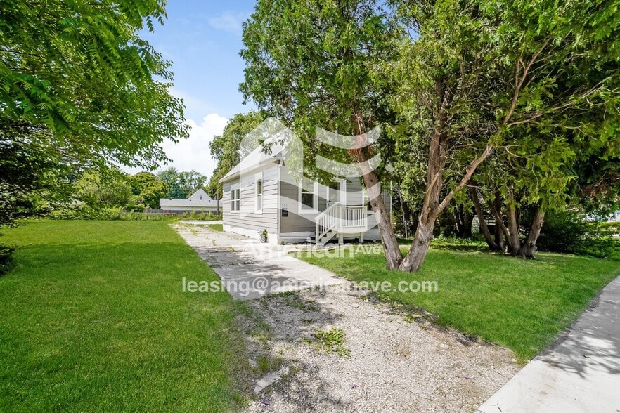 Building Photo - 704 E Gift Ave