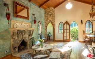 Building Photo - 8978 Wonderland Park Ave