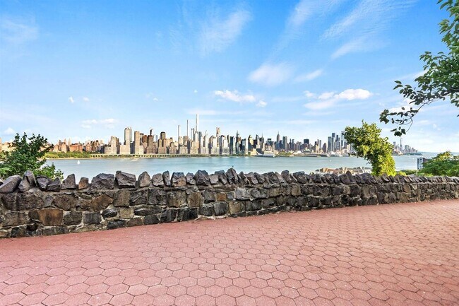 Building Photo - 6515 BLVD E