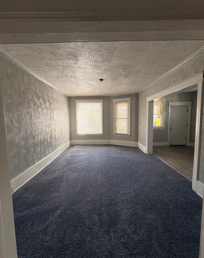 Building Photo - 668 Pingree St