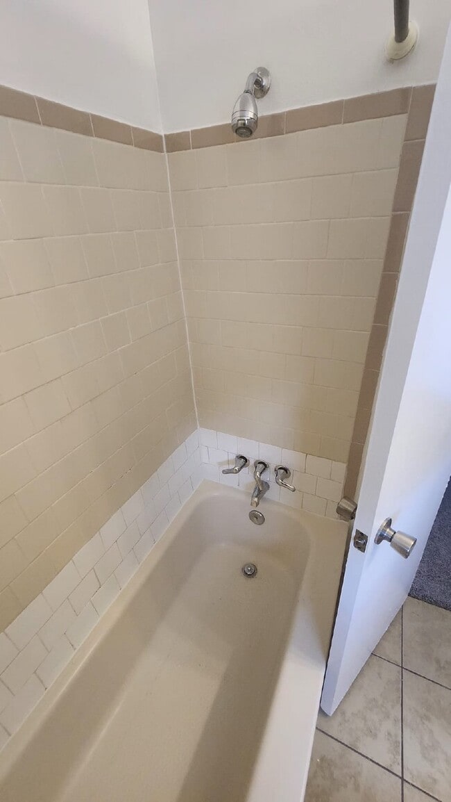 Building Photo - "Charming 3-Bed Home with Modern Amenities in Temple Hills - Ideal Location!"