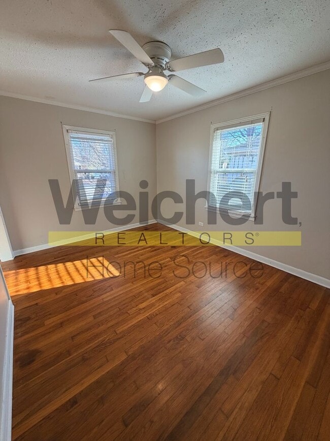 Building Photo - 3 bedroom, 1 bath in Sunset Hills
