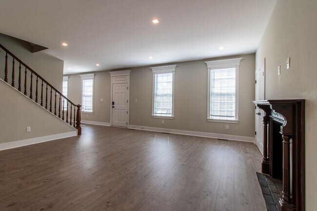 Building Photo - Downtown Milford Year Round Rental - Unfur...
