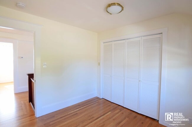 Building Photo - Cozy 3 Bedroom Near 4th Street - Ready to move in!