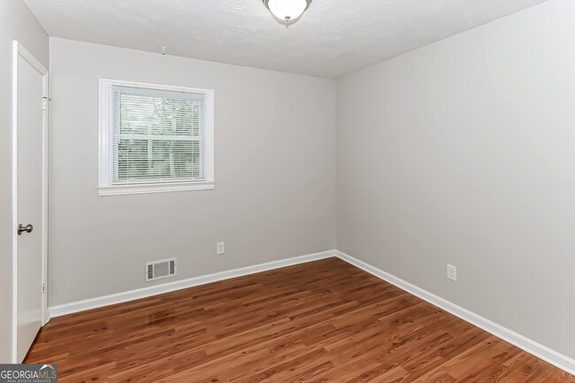 Building Photo - 6702 Londonderry Dr