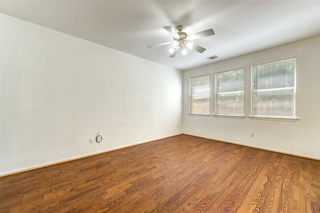 Building Photo - 225 Summerhaze Cir