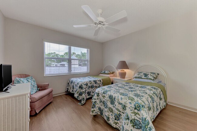 Building Photo - GEORGOUS 2 BEDROOM, 2BATHROOM, TURN KEY FU...