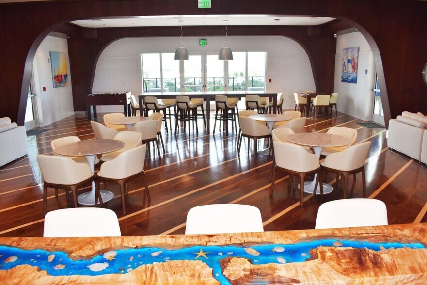 Building Photo - 601 E Dania Beach Blvd