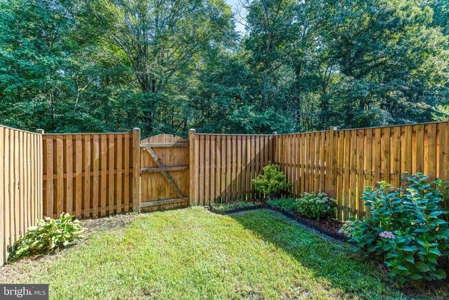 Building Photo - 3944 Pepperidge Ct
