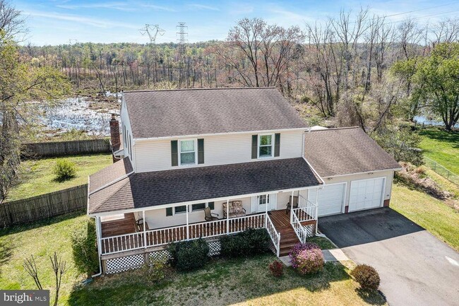 Building Photo - 2037 Dewey Dr