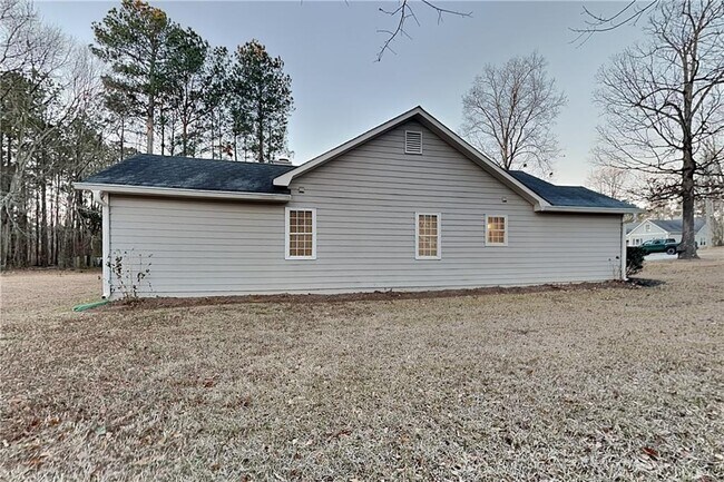 Building Photo - 3564 Saddlebrook Dr