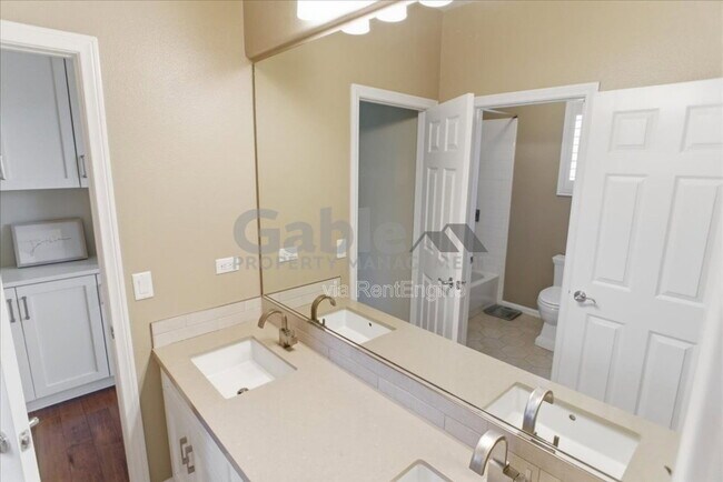 Building Photo - 26882 Greenleaf Ct