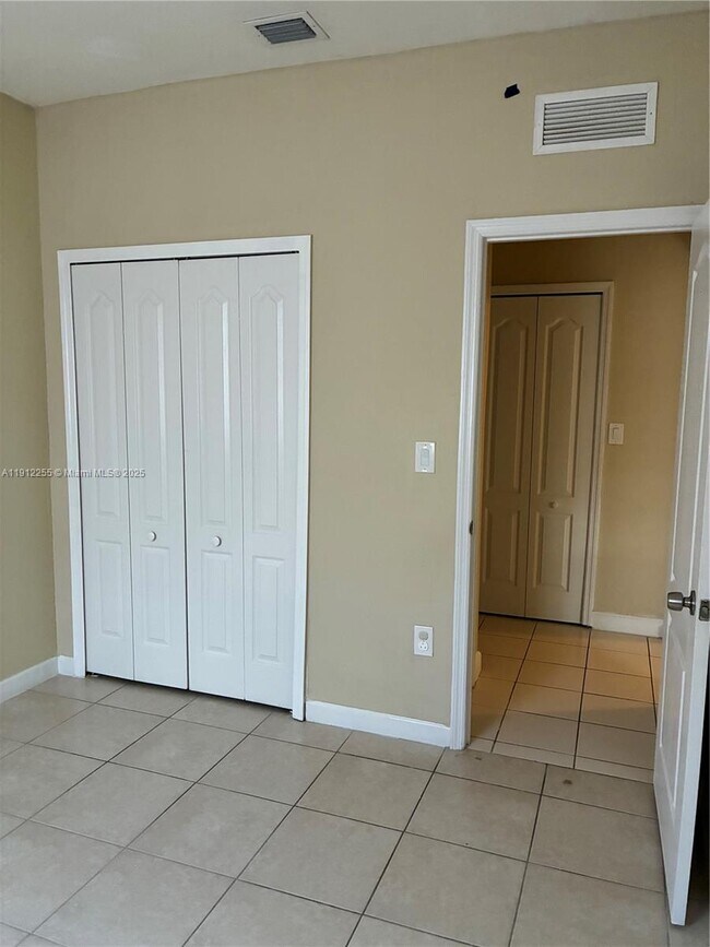 Building Photo - 1666 SE 27th Ct