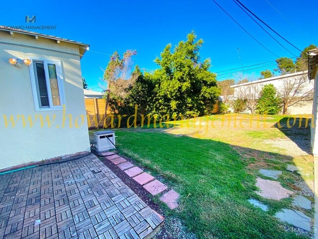 Building Photo - Lovely home with extra large backyard, con...