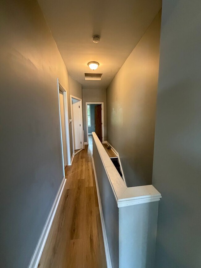 Building Photo - Spacious 3 Bedroom with Washer/Dryer