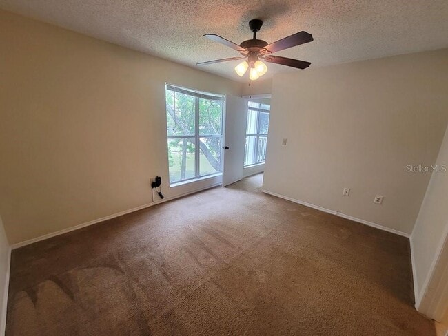 Building Photo - 10024 Strafford Oak Ct