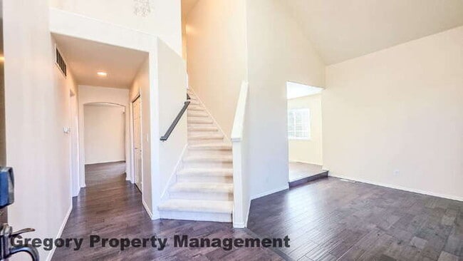 Building Photo - Light and Bright Home in the Desirable Upland View Neighborhood