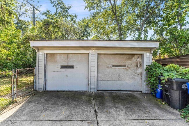 Building Photo - 15102 Edgewood Ave