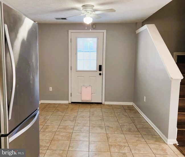 Building Photo - 557 Cascade Way