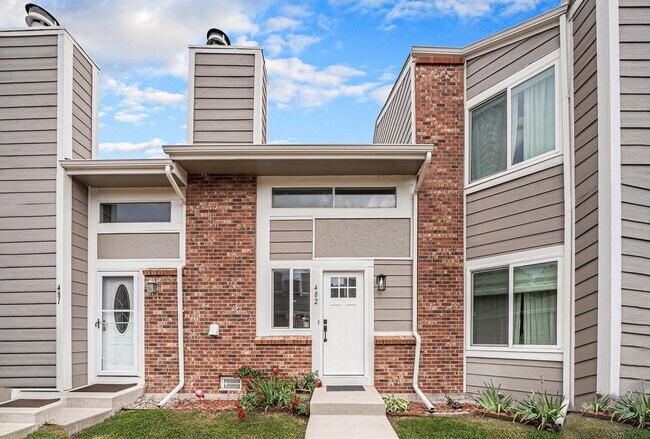 Building Photo - 1 Bed 1.5 Bath w/ Detached Garage - Townhome in Lake Arbor Arvada!!