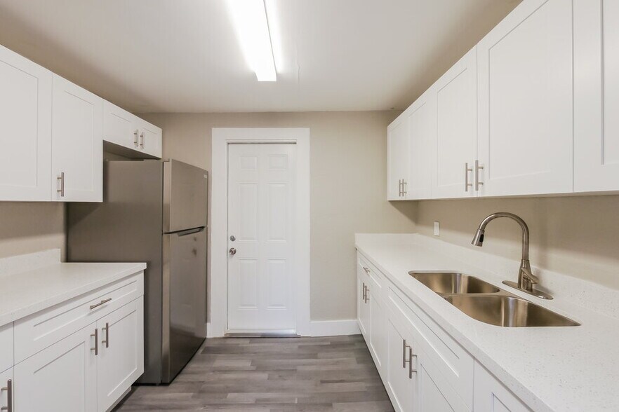 Building Photo - 1115 N Andrews Ave