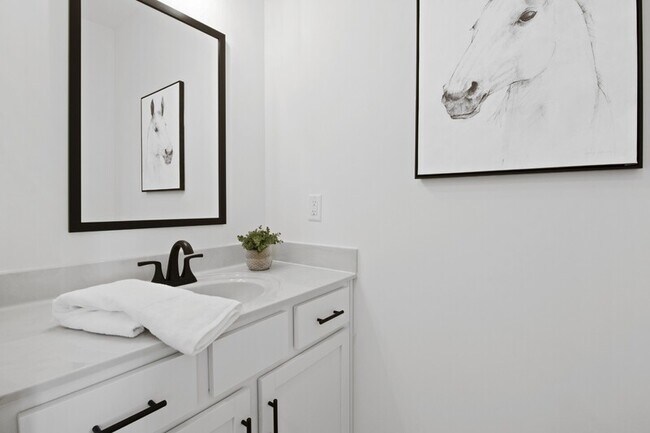 Building Photo - 41 W High St